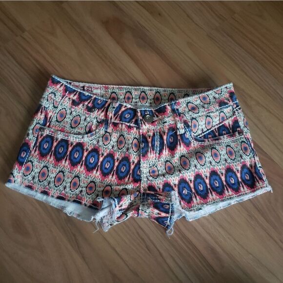 1st Kiss| Aztec jean shorts - size 3 - Picture 1 of 3